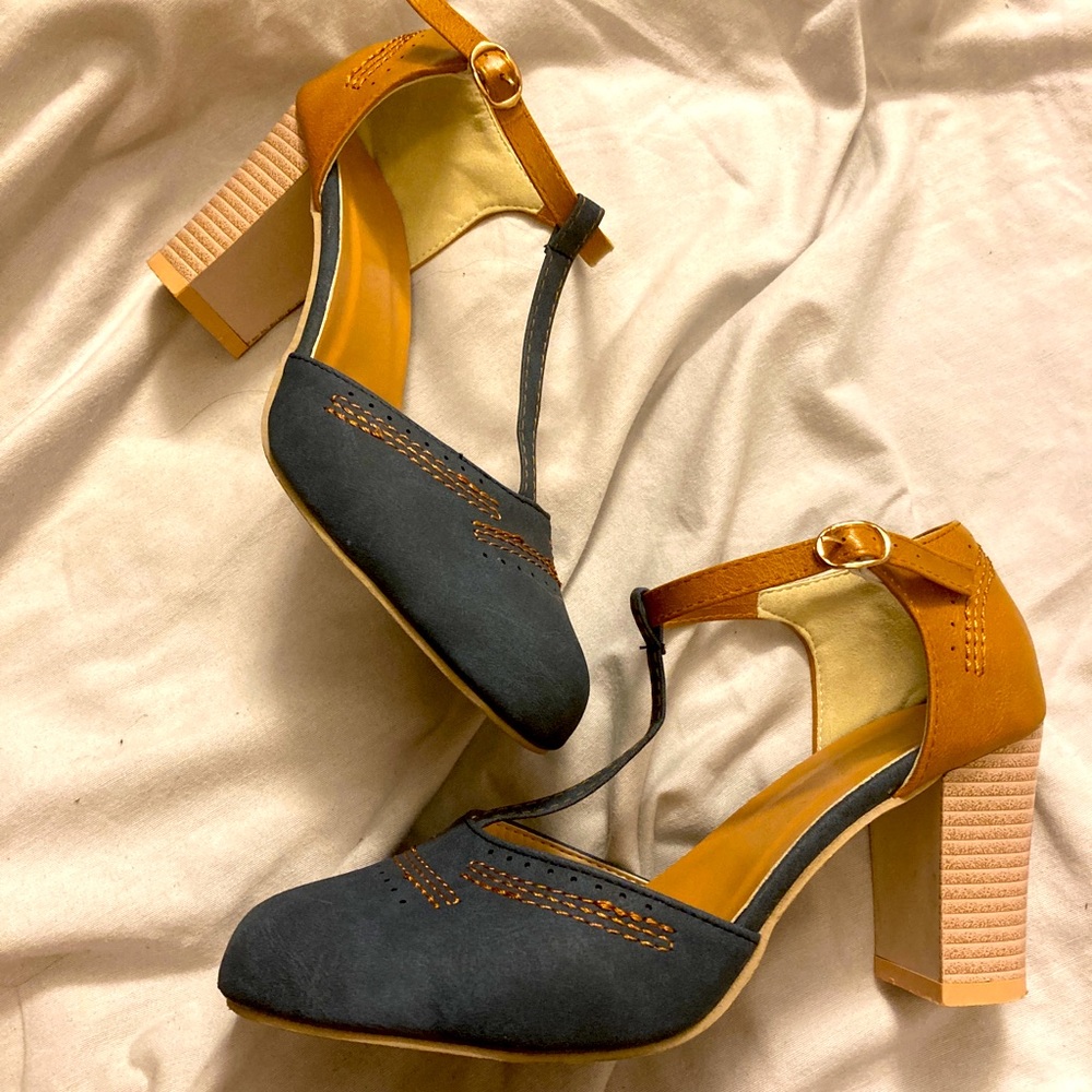 T-STRAP PUMPS, like new! brown & blue w/ a wide heel, women’s 9, eur size 40